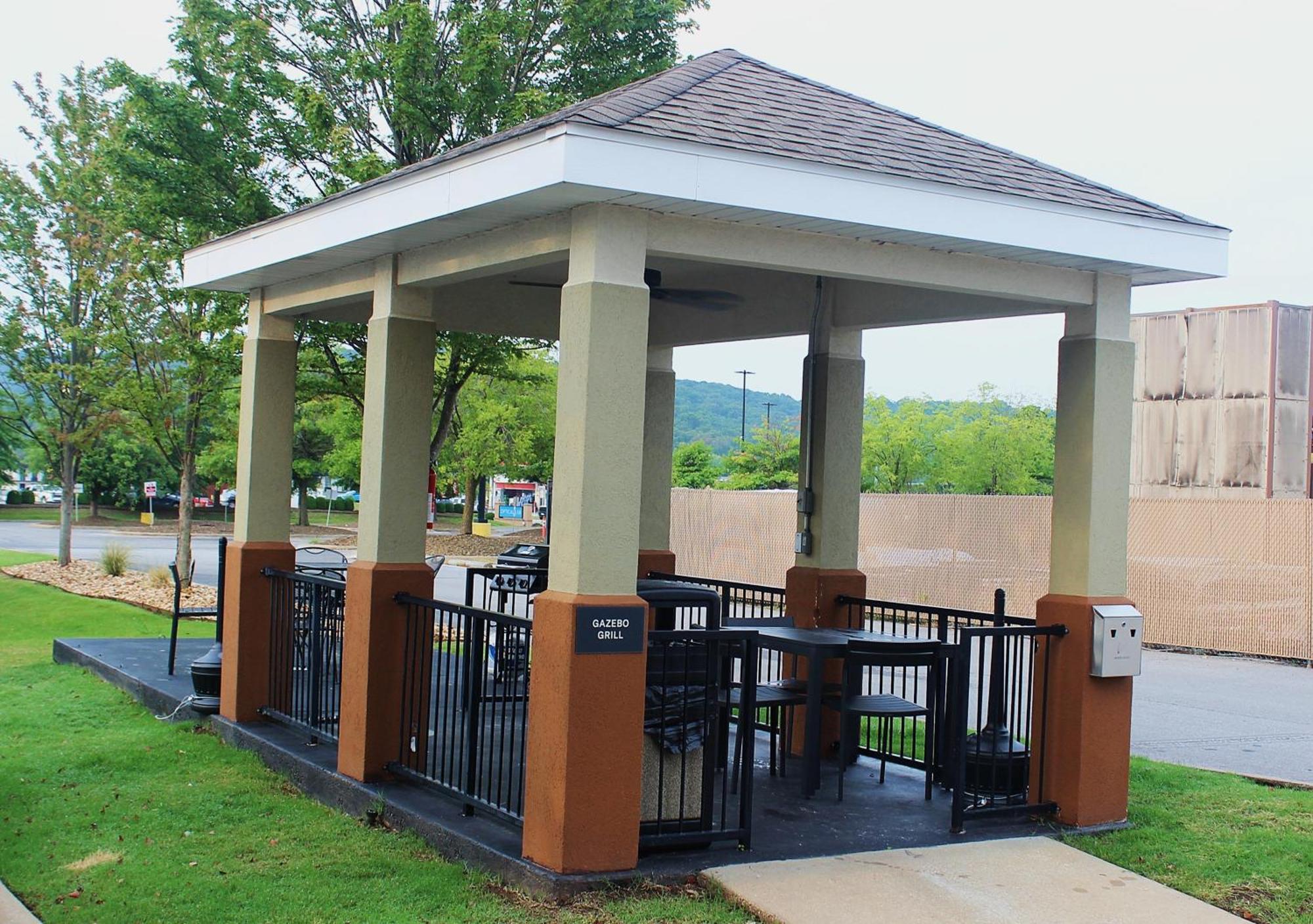 Candlewood Suites Fayetteville By Ihg Exterior photo